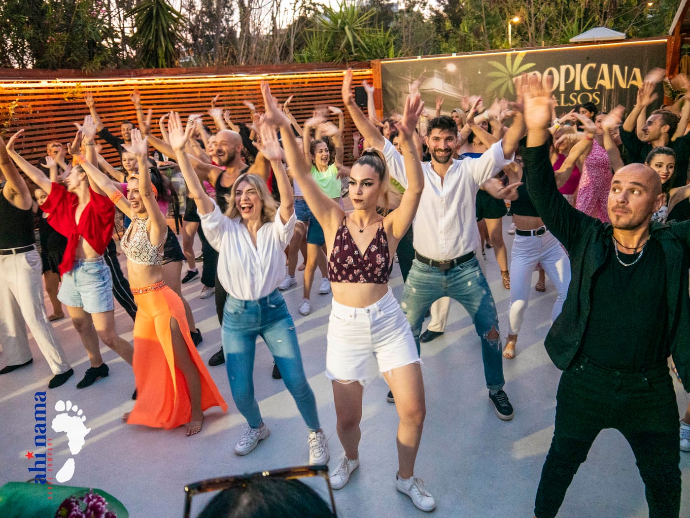 Salsa στο Γαλάτσι: Χόρεψε Χωρίς να Κατέβεις στο Κέντρο